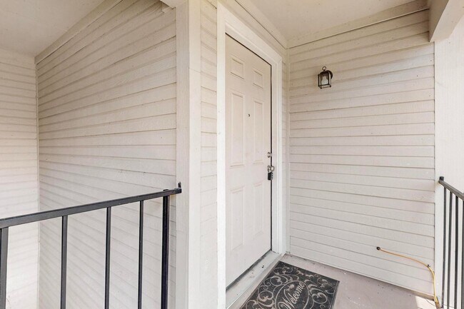 Foto del edificio - Stylish Upstairs Corner Unit Near Lake Ray Hubbard