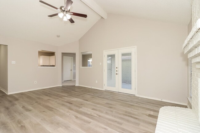 Foto del edificio - 6216 N Park Dr