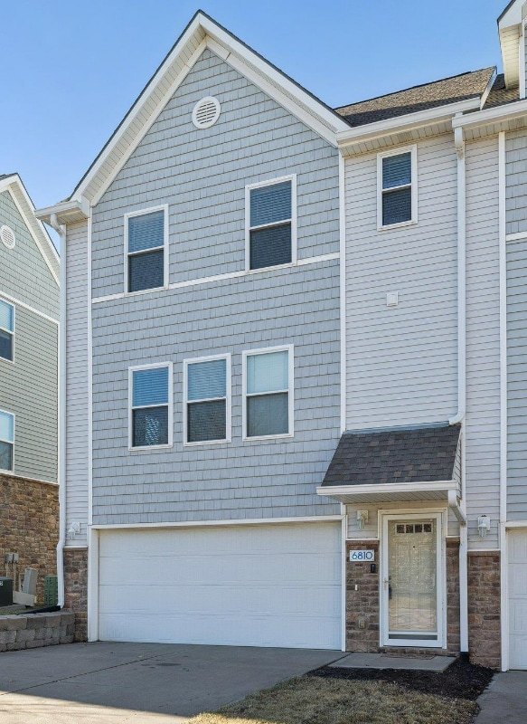 Building Photo - 6810 S 182nd Ct