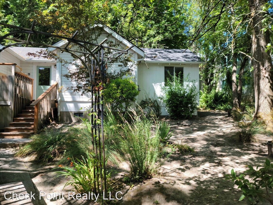 Primary Photo - 2 br, 1 bath House - 5503 S Corbett Ave
