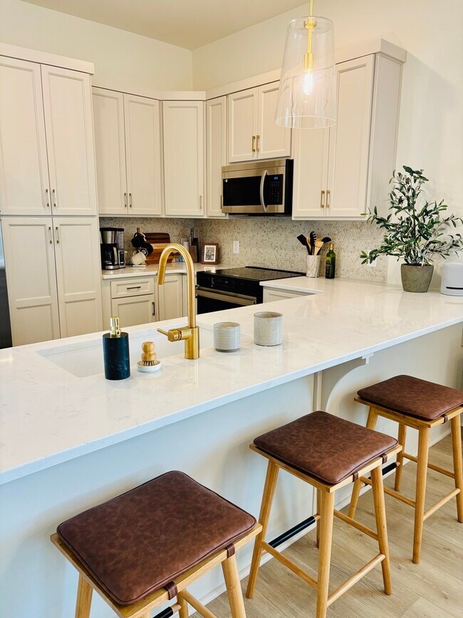 Building Photo - 351 Wellows Chase