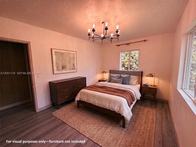 Foto del edificio - 545 NE 111th St