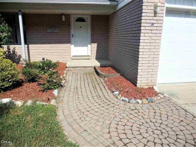 Building Photo - 43456 Hartwick Dr