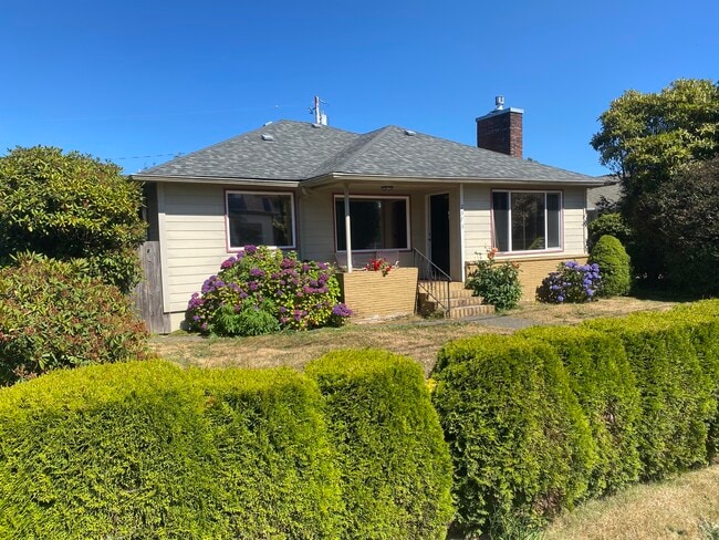 Welcome Home! - 2575 Sheridan Ave