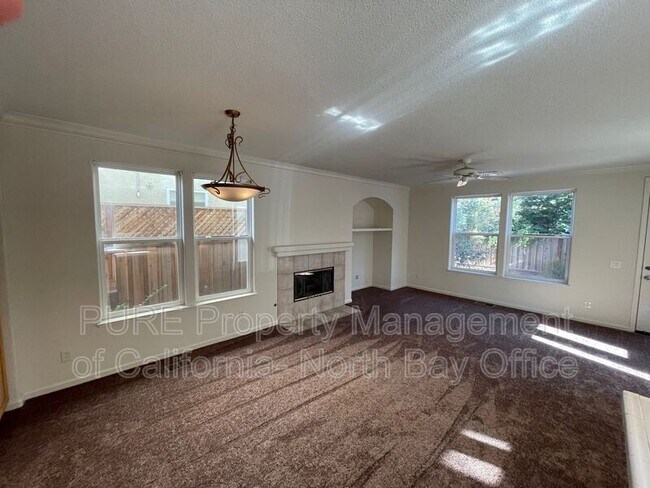 Building Photo - 173 Bouquet Cir
