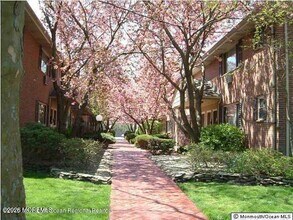 Building Photo - 400 Sairs Ave