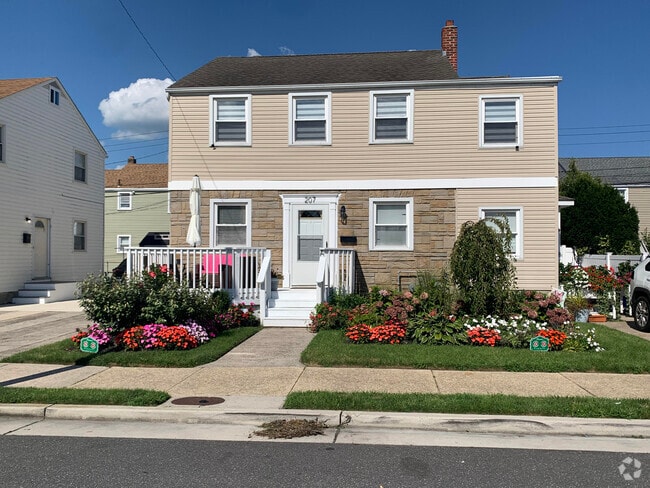 Building Photo - 207 N Harding Ave