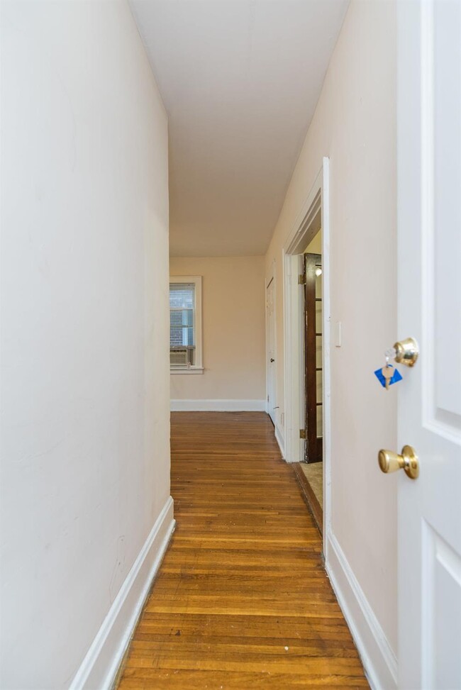 Foto del edificio - 265 Lyndhurst Pl