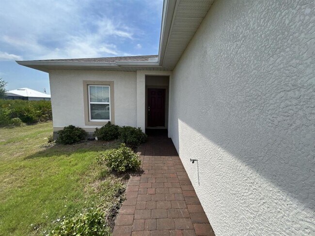 Building Photo - 397 Baytree Dr