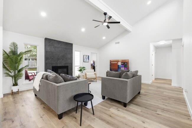 Building Photo - 15126 Forest Lodge Dr