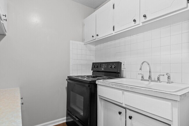 Building Photo - 642 N 31st St