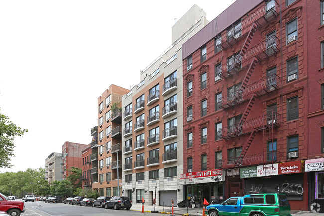 Building Photo - 318 E 112th St
