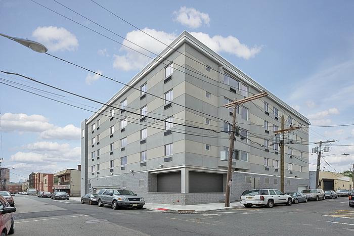 Primary Photo - 5505 Palisade Ave