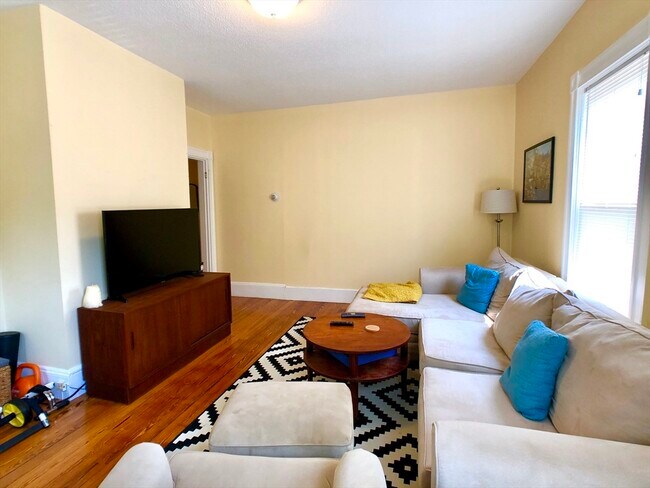 Foto del edificio - 24 Spring Park Ave