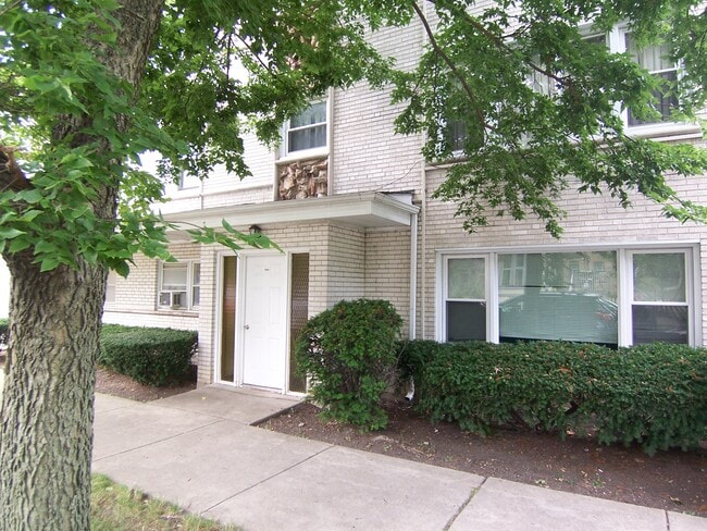 Building Photo - 4128 W Byron St