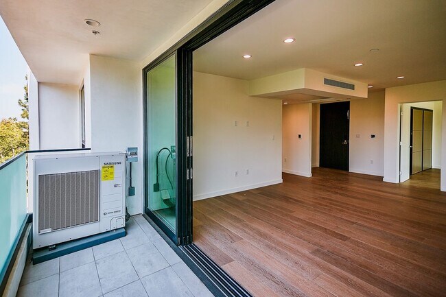 Foto del edificio - 328 N Maple Dr