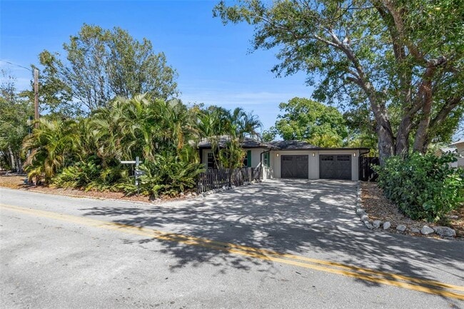 Building Photo - 510 N Osprey Ave