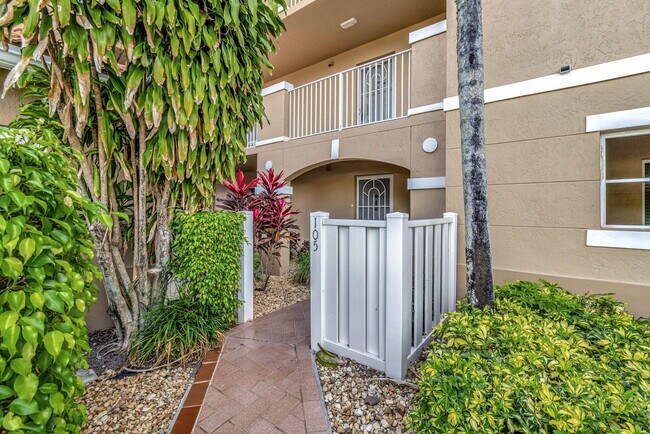 Foto del edificio - 5842 Crystal Shores Dr