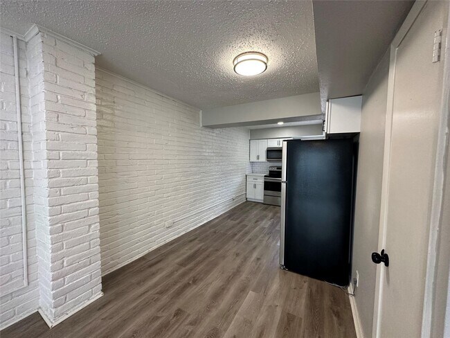 Foto del edificio - 9711 Linkmeadow Ln