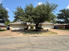 Building Photo - 632 Park Place Drive