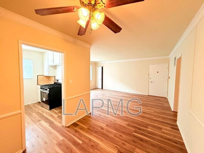 Foto del edificio - 356 Hayworth Ave