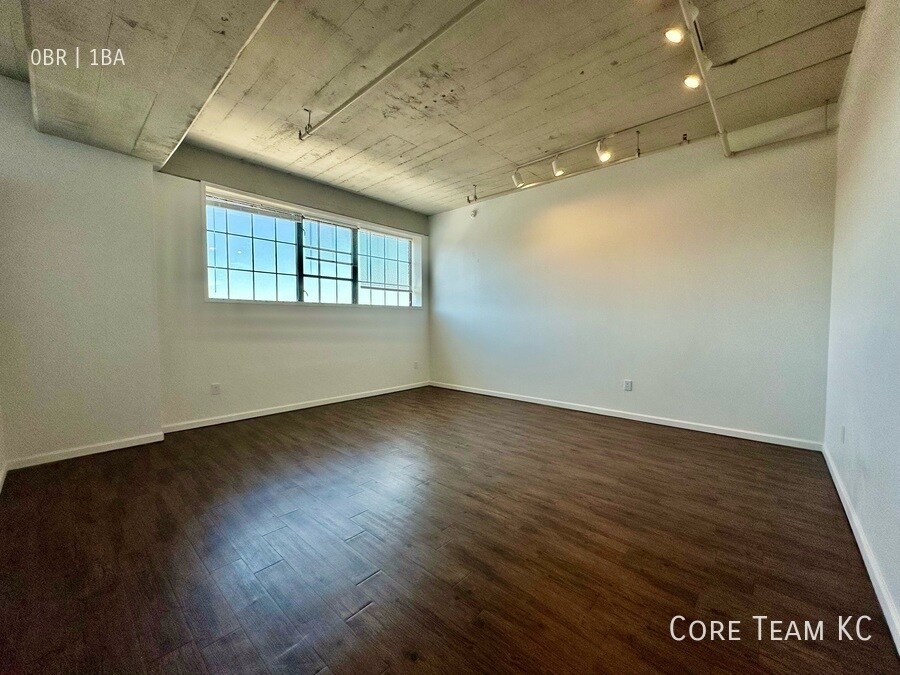 Primary Photo - West 7th Street Loft For Rent