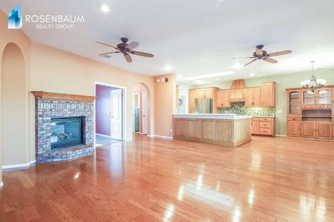 Building Photo - 15310 S Kline Pl