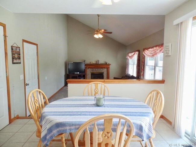 Foto del edificio - 222 Riverside Dr