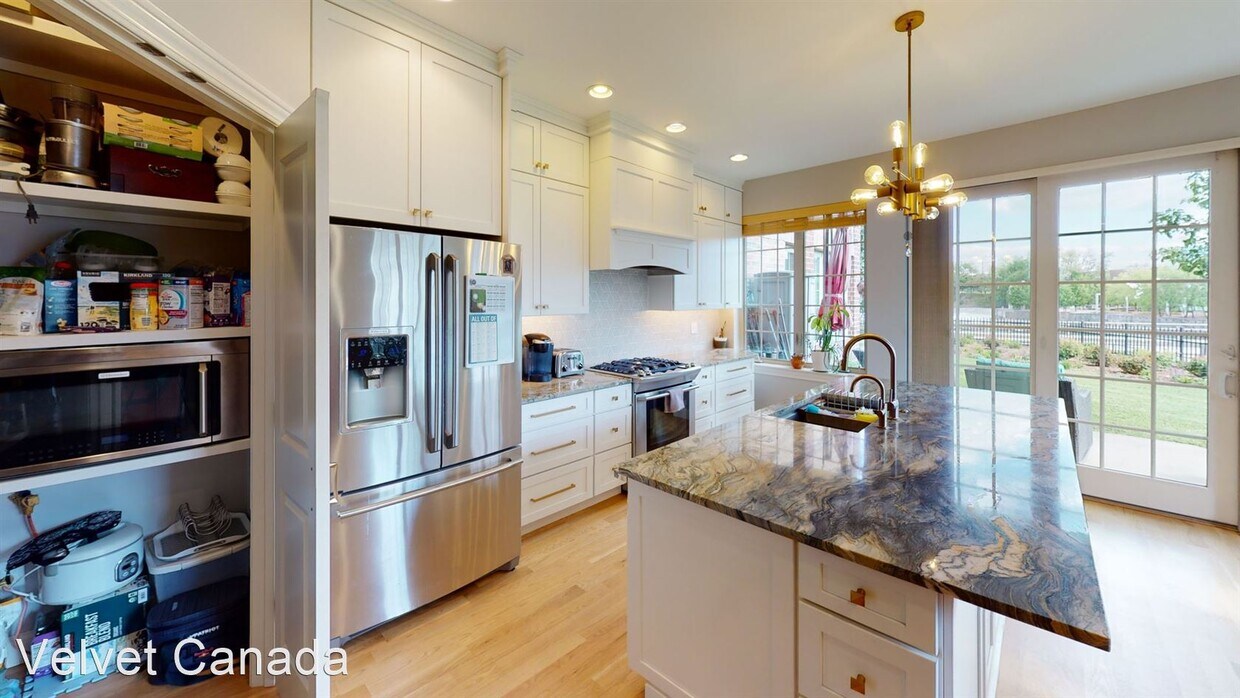Foto principal - 3 br, 3.5 bath House - 223 East Colfax Avenue