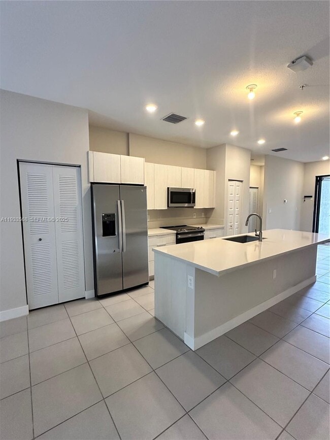 Foto del edificio - 7815 NW 104th Ave