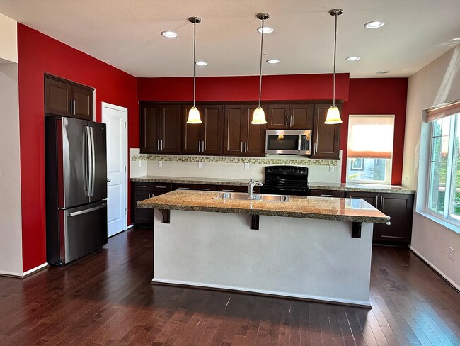 Foto del edificio - Bright & Modern 3BR Redmond End-Unit Townh...