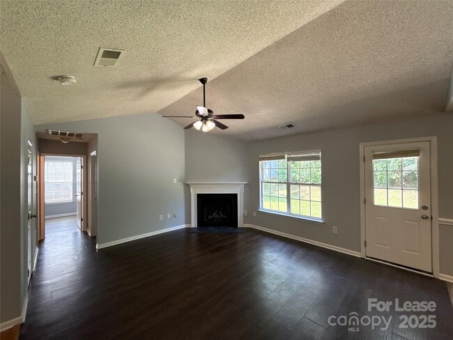 Building Photo - 3025 Longspur Dr
