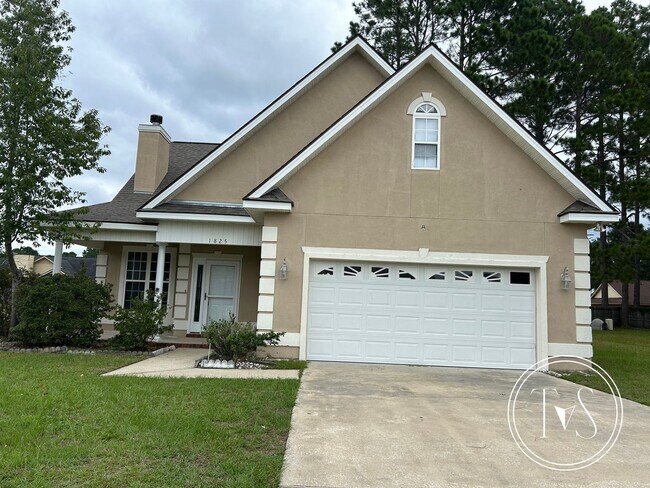 Building Photo - 1825 Lawnwood Dr