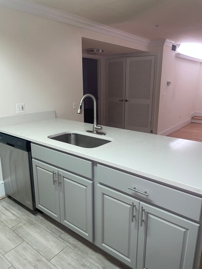 Building Photo - Warder Mansion