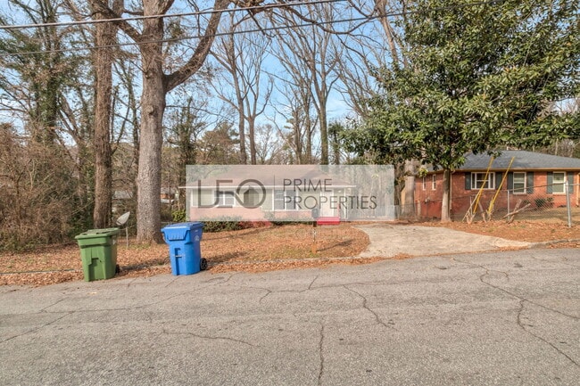 Photo - 751 Yale Pl SW House