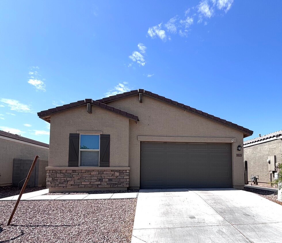 Foto principal - 9825 W Southgate Ave