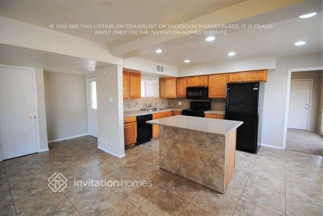 Building Photo - 5625 W Pierson St