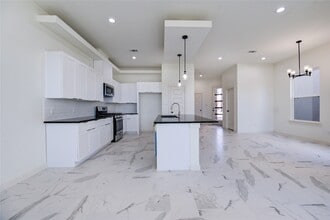 Building Photo - 2919 El Fenice Ln