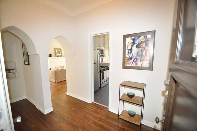 Foto del interior - 335 S Cloverdale Ave