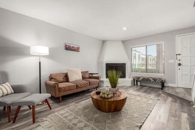 Building Photo - FURNISHED Scottsdale 2/bed/2bath Townhome ...