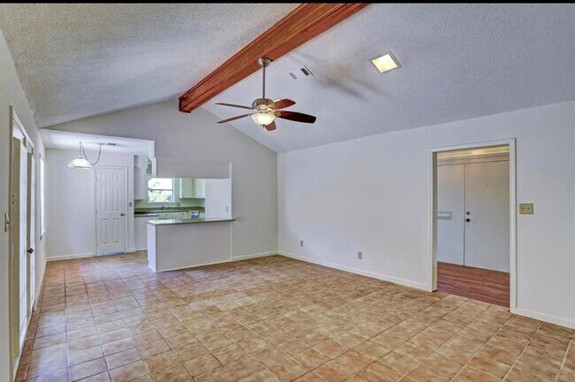 Building Photo - 8002 Garden Parks Dr