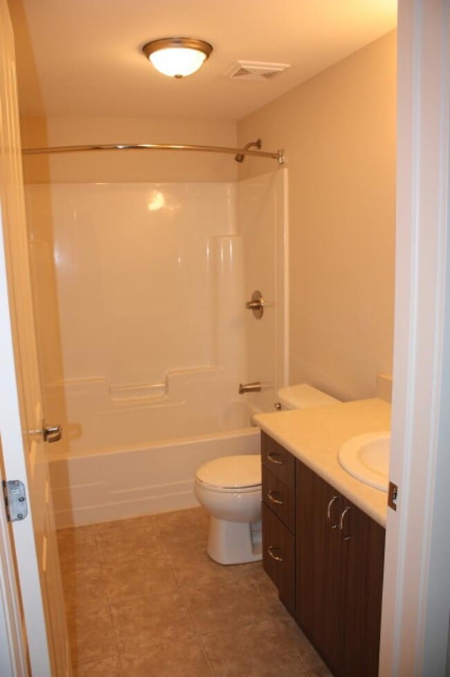 Photo du bâtiment - Lakeview Apartments