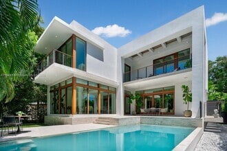 Building Photo - 110 Venetian Way