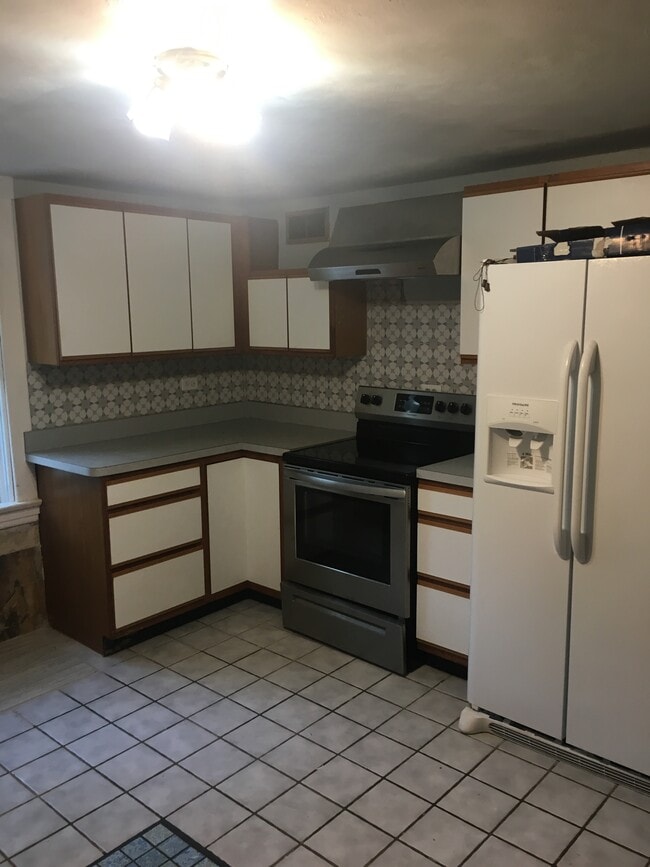 Building Photo - 617 Northview Dr