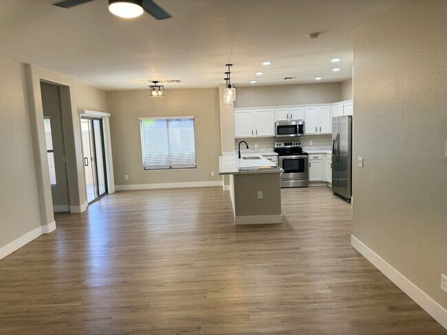 Building Photo - 2576 W Preserve Way - Fantastic Location! ...