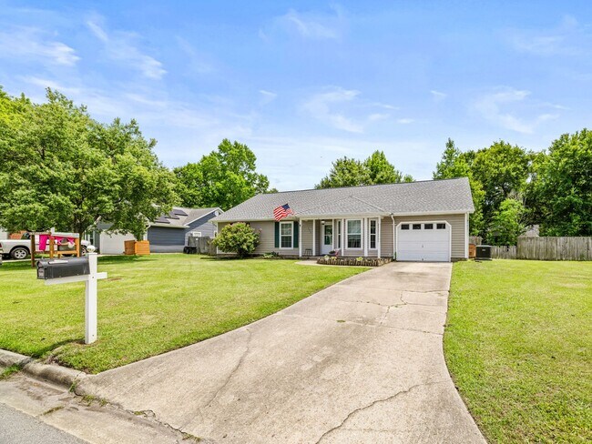 Building Photo - Raintree Subdivision