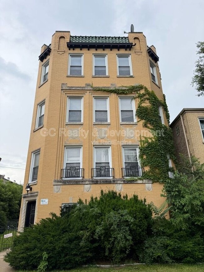 Building Photo - 5730 N Christiana Ave