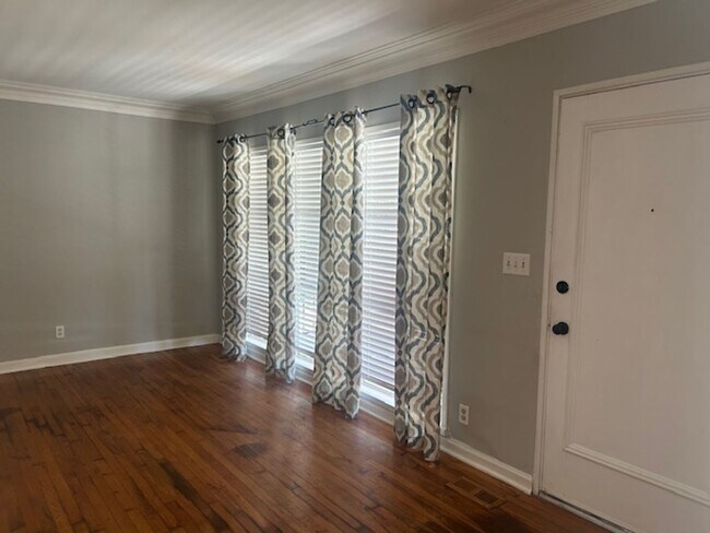 Building Photo - New On the Market!