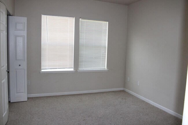 Building Photo - 2502 Owens Ave