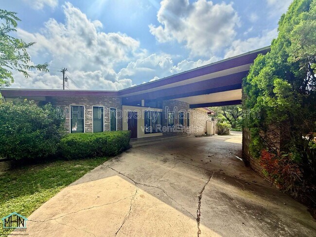 Foto del edificio - 100 Bluet Ln